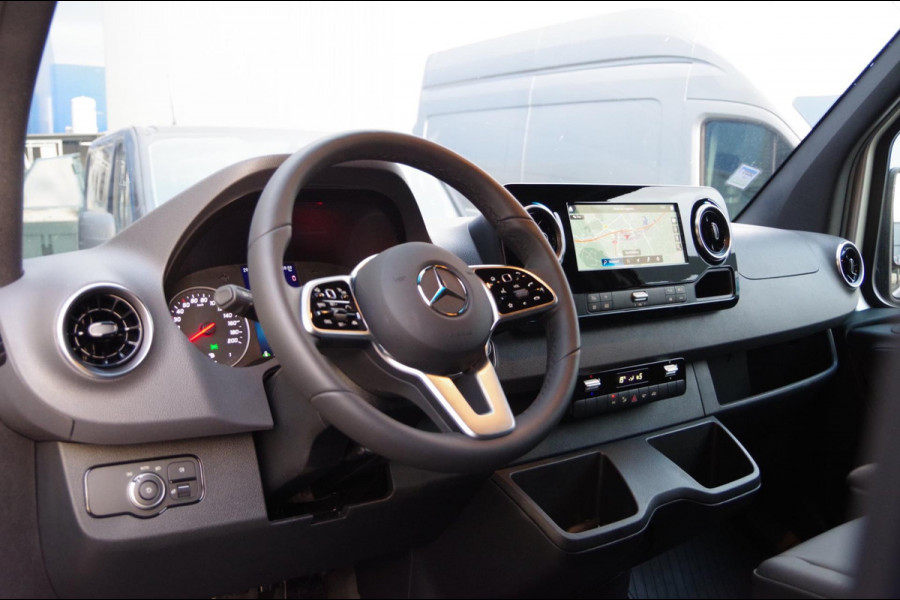 Mercedes-Benz Sprinter 519 1.9 CDI L2H1 AUT. LED, 2X SCHUIFDEUR, DUBBEL LUCHT, LEDER, TREKHAAK, MBUX10'', 360 CAMERA, ADAPT CRUISE