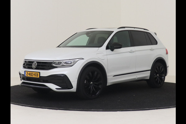 Volkswagen Tiguan 1.4 TSI eHybrid R-Line Business+ BLACK STYLE PANORAMADAK NAVIGATIE TREKHAAK HEAD UP ADAPTIVE CRUISE CONTROL BLIND SPOT 19 INCH VELGEN