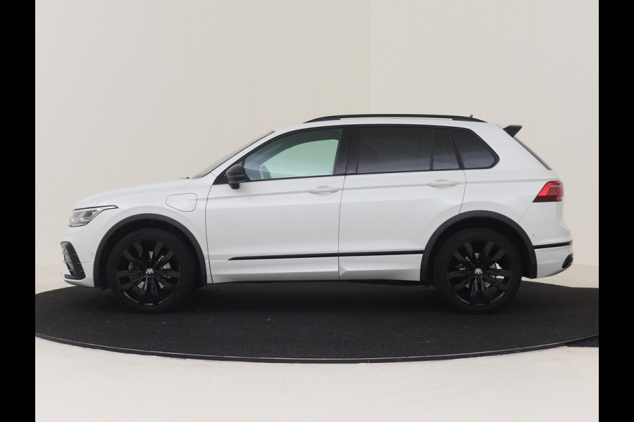 Volkswagen Tiguan 1.4 TSI eHybrid R-Line Business+ BLACK STYLE PANORAMADAK NAVIGATIE TREKHAAK HEAD UP ADAPTIVE CRUISE CONTROL BLIND SPOT 19 INCH VELGEN