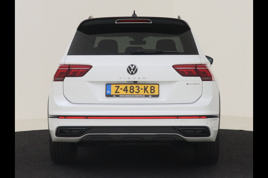 Volkswagen Tiguan 1.4 TSI eHybrid R-Line Business+ BLACK STYLE PANORAMADAK NAVIGATIE TREKHAAK HEAD UP ADAPTIVE CRUISE CONTROL BLIND SPOT 19 INCH VELGEN