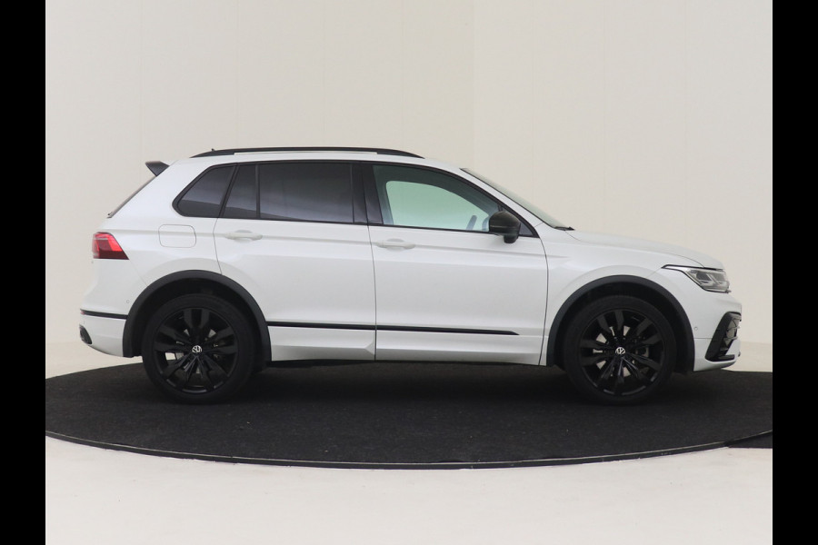 Volkswagen Tiguan 1.4 TSI eHybrid R-Line Business+ BLACK STYLE PANORAMADAK NAVIGATIE TREKHAAK HEAD UP ADAPTIVE CRUISE CONTROL BLIND SPOT 19 INCH VELGEN