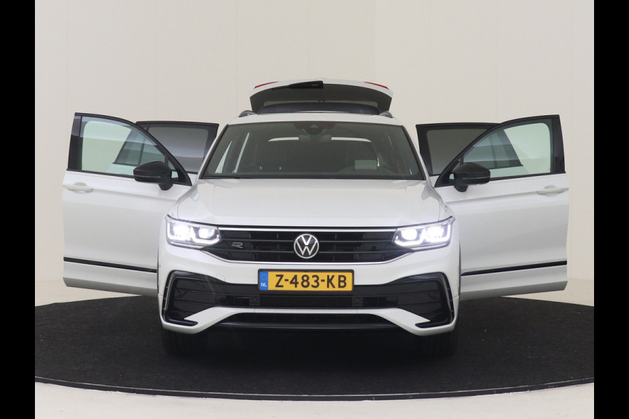 Volkswagen Tiguan 1.4 TSI eHybrid R-Line Business+ BLACK STYLE PANORAMADAK NAVIGATIE TREKHAAK HEAD UP ADAPTIVE CRUISE CONTROL BLIND SPOT 19 INCH VELGEN