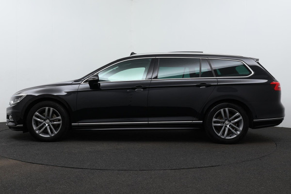 Volkswagen Passat Variant 1.5 TSI Highline R Automaat (PANORAMADAK, STOELVERWARMING, 1e EIGENAAR)