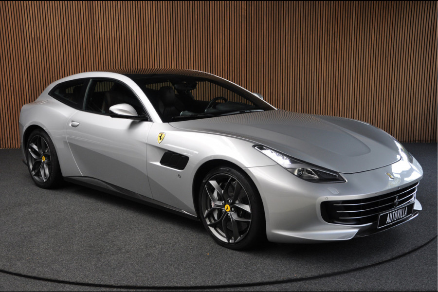 Ferrari GTC4 3.9 V8 Lusso T Carbon Passengerdisplay JBL Liftsysteem Carplay Daytona style seats Camera Leer Navi Elektr. bedienbaar achterklep 6-delige lederen kofferset