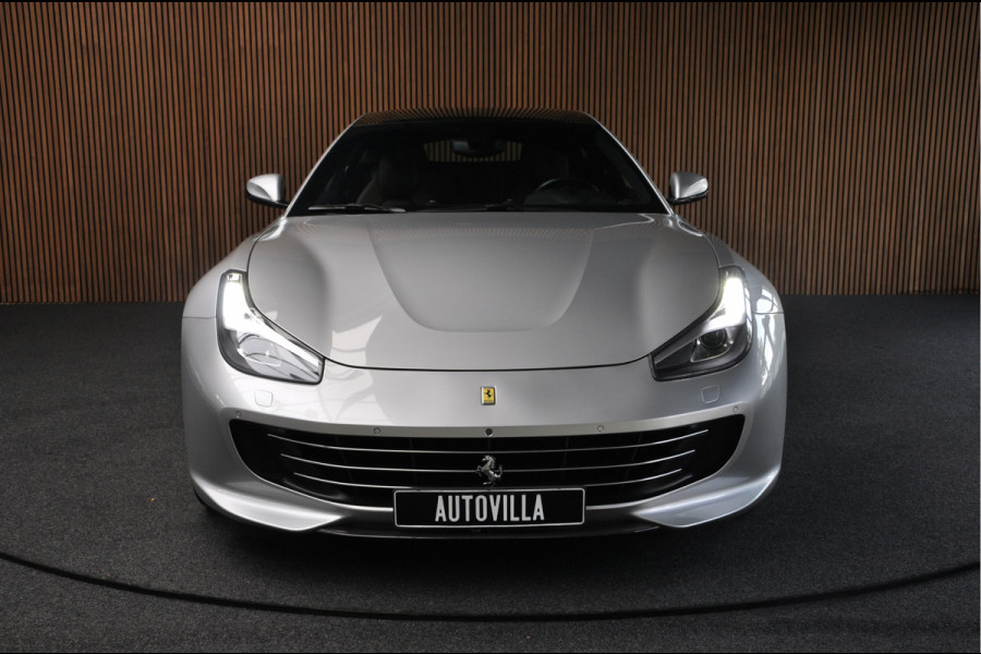 Ferrari GTC4 3.9 V8 Lusso T Carbon Passengerdisplay JBL Liftsysteem Carplay Daytona style seats Camera Leer Navi Elektr. bedienbaar achterklep 6-delige lederen kofferset