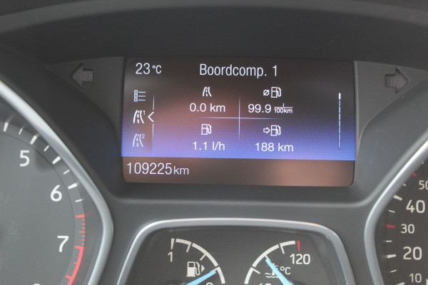 Ford Focus 1.0 Trend , 5 deurs , 100pk Navigatie , Cruise control , Airco , Voorruit verwarming Trekhaak , Bluetooth , LM velgen