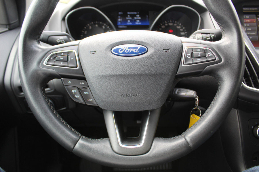 Ford Focus 1.0 Trend , 5 deurs , 100pk Navigatie , Cruise control , Airco , Voorruit verwarming Trekhaak , Bluetooth , LM velgen