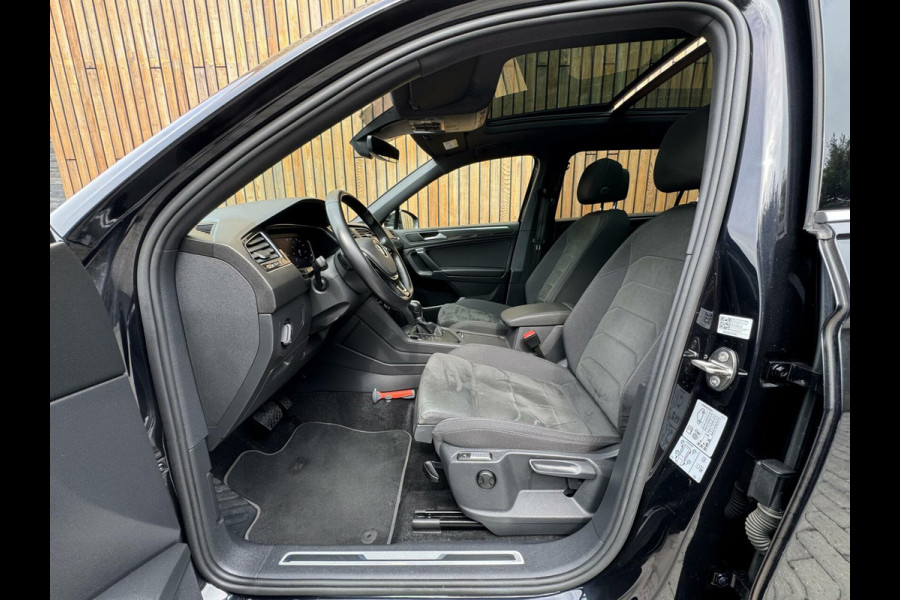 Volkswagen Tiguan Allspace 1.5 TSI R-line DSG | Panoramadak | Apple CarPlay | Navigatiesysteem | 19 inch velgen | Parkeersensoren voor en achter | Achterui