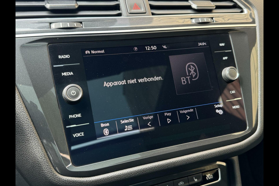 Volkswagen Tiguan Allspace 1.5 TSI R-line DSG | Panoramadak | Apple CarPlay | Navigatiesysteem | 19 inch velgen | Parkeersensoren voor en achter | Achterui