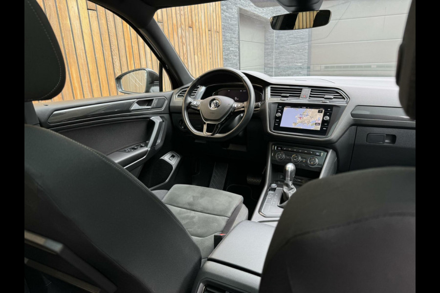 Volkswagen Tiguan Allspace 1.5 TSI R-line DSG | Panoramadak | Apple CarPlay | Navigatiesysteem | 19 inch velgen | Parkeersensoren voor en achter | Achterui