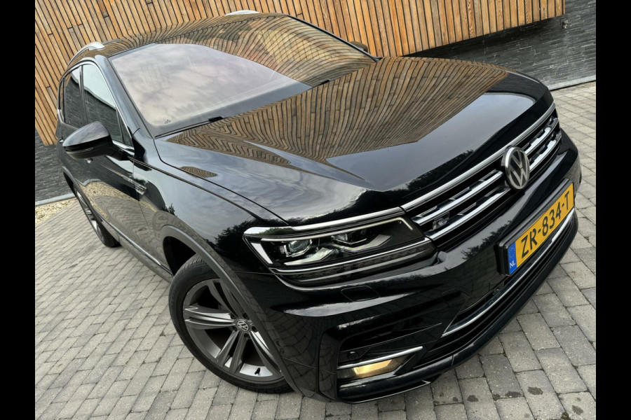 Volkswagen Tiguan Allspace 1.5 TSI R-line DSG | Panoramadak | Apple CarPlay | Navigatiesysteem | 19 inch velgen | Parkeersensoren voor en achter | Achterui