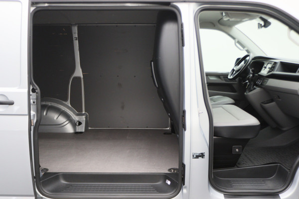 Volkswagen Transporter 2.0 TDI DSG L1H1 Highline 3-Zits, LED, ACC, Leer, Apple CarPlay, Camera, Standkachel, Trekhaak