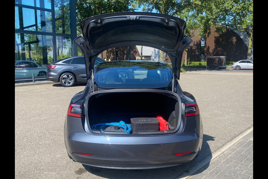 Tesla Model 3 Standard RWD Plus 60 kWh VAN VOOR UW ZOMERVOORDEEL | 1000 KG TREKGEWICHT