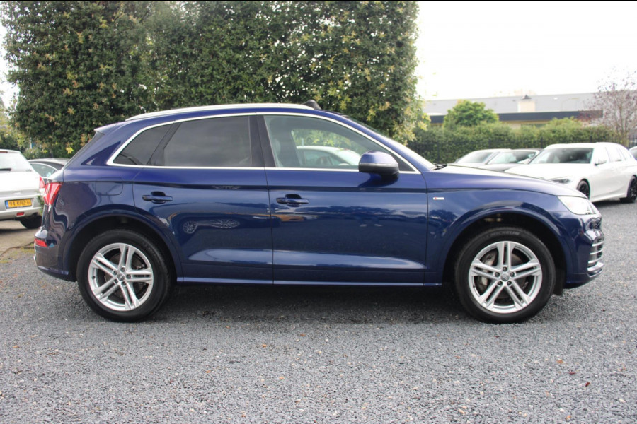 Audi Q5 55 TFSI e Quattro Competition 367 PK 3x S-Line Pano Camera Keyless Virtual 19''