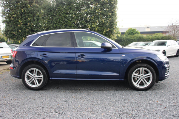 Audi Q5 55 TFSI e Quattro Competition 367 PK 3x S-Line Pano Camera Keyless Virtual 19''