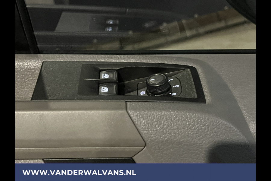 Volkswagen Crafter 2.0 TDI 141pk L3H3 L2H2 Euro6 Airco | Camera | Apple Carplay | Android Auto Parkeersensoren, Stoelverwarming, Bijrijdersbank