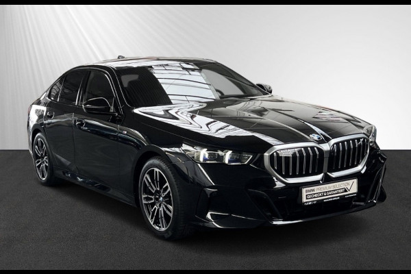 BMW 5 Serie 520i M-SPORT | PANORAMA | H.U.D. | A.C.C. | HARMAN KARDON | FABRIEKSGARANTIE!!