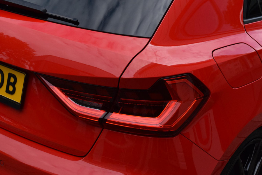 Audi A1 Sportback 25 TFSI S Line edition one