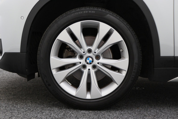 BMW X1 sDrive18i High Executive Automaat Leer, LED, Navigatie, Camera, Climate, Cruise, Stoelverw., 18"