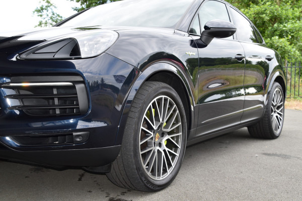 Porsche Cayenne Coupé 3.0 E-Hybrid | ACHTERASBESTURING | BOSE | DAB | ADAPTIVE LUCHTVERING | SFEERVERLICHTING | ELEC. TREKHAAK | STOELVERWARMING | HEA