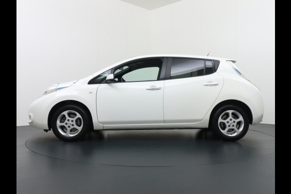 Nissan Leaf €5640,- na Subsidie 30kWh 110pk AUT. Navi Ecc Camera Bluetooth DAB LMV Stuurverwarming Keyless Regen-Licht Sensor Comfort-Pack E Elec.-ramen en spiegels Acenta