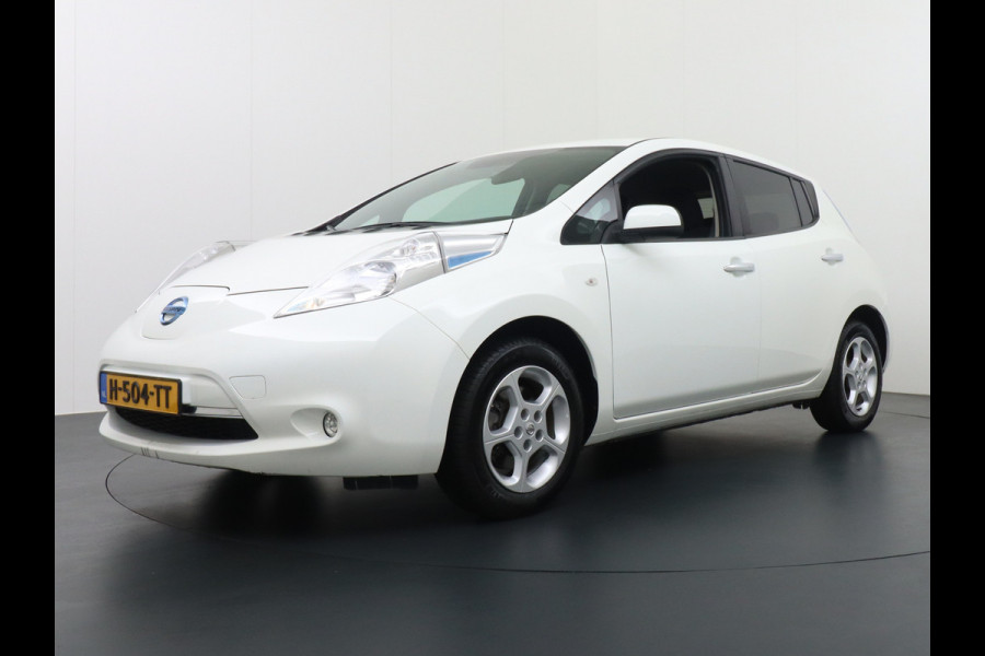 Nissan Leaf €5640,- na Subsidie 30kWh 110pk AUT. Navi Ecc Camera Bluetooth DAB LMV Stuurverwarming Keyless Regen-Licht Sensor Comfort-Pack E Elec.-ramen en spiegels Acenta