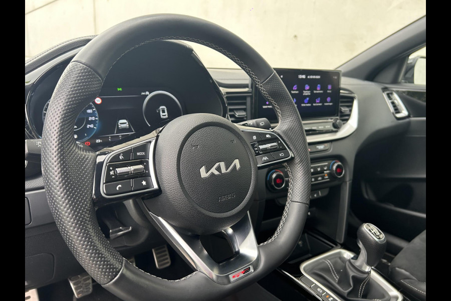 Kia Ceed 1.5 T-GDi GT-PlusLine | Panoramadak | Camera | Navi | Stuur-/Stoelverwarming | Leder/Alcantara | 17" Velgen | Clima | Apple CarPlay/Android Auto | Key-Less | PDC | Cruise | LED |