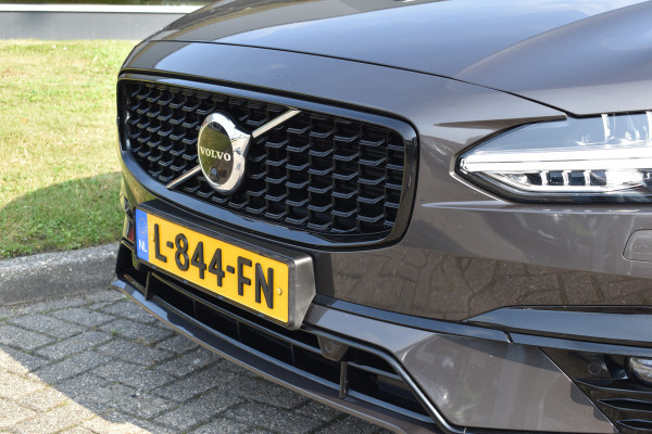 Volvo V90 B4 211PK Automaat Ultimate Dark | Panoramadak | Leder | ACC | Blis | Trekhaak | 360 camera | H&K | HUD | 19"LMV