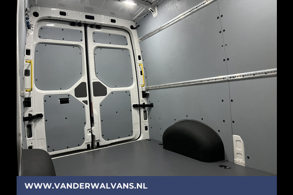 Volkswagen Crafter 2.0 TDI 141pk L3H3 L2H2 Euro6 Airco | Camera | Apple Carplay | Android Auto Parkeersensoren, Stoelverwarming, Bijrijdersbank