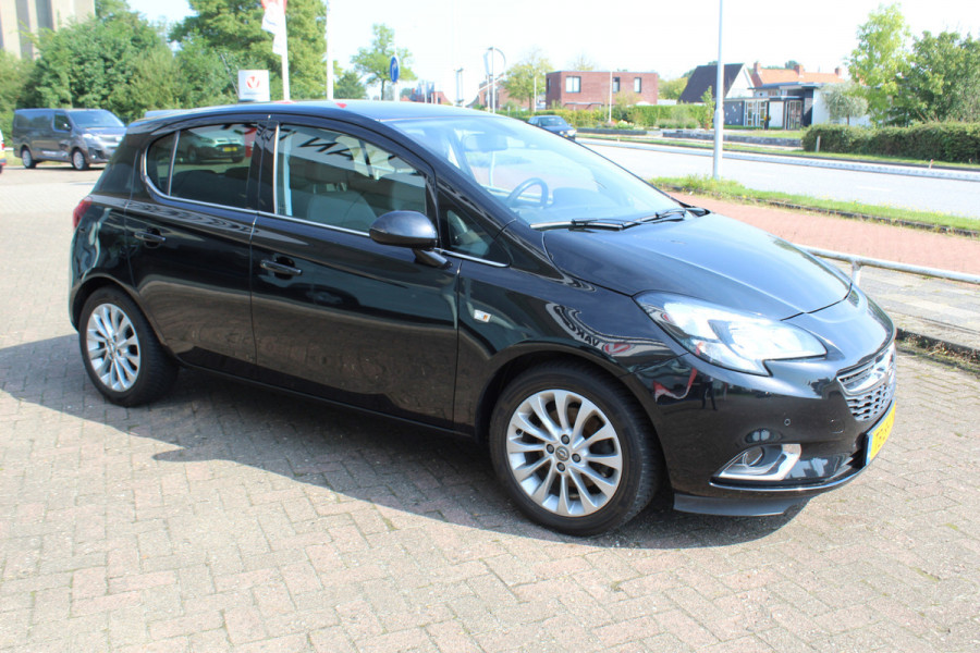 Opel Corsa 1.0-90pk Turbo 'Online Edition'. Erg nette en goed onderhouden Opel Corsa 1.0-90pk Turbo 5drs.. Volautm. airco, cruise control, navigatie, trekhaak afneembare kogel, metallic lak, parkeersensoren v+a, LM wielen, telefoonvoorb., 5 deuren etc.