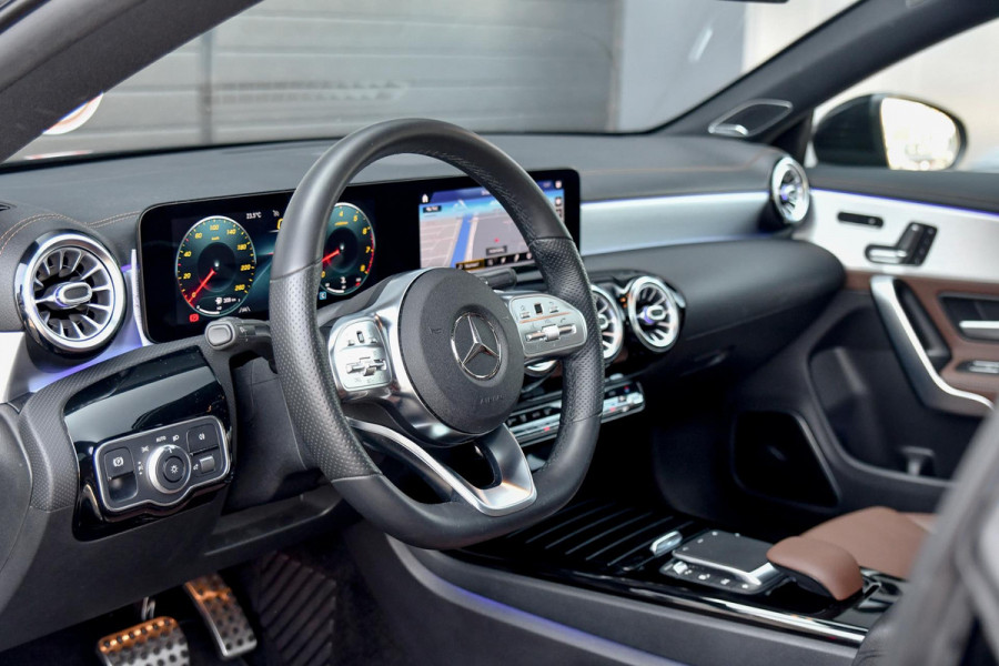 Mercedes-Benz CLA-Klasse 250 AMG Night ed. Pano, 360, Memory, Leder, Burm, Keyless, Dodeh, CarPlay, Sfeer!