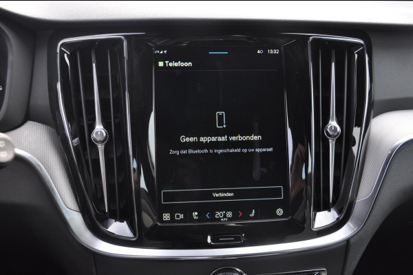 Volvo V60 T6 350PK Automaat Recharge AWD Plus Dark / Long range / 360 Camera / Semi-elektrisch inklapbare trekhaak / Panoramadak / Elektrische voorstoelen met geheugen / Apple Carplay / BLIS / Harman kardon audio /