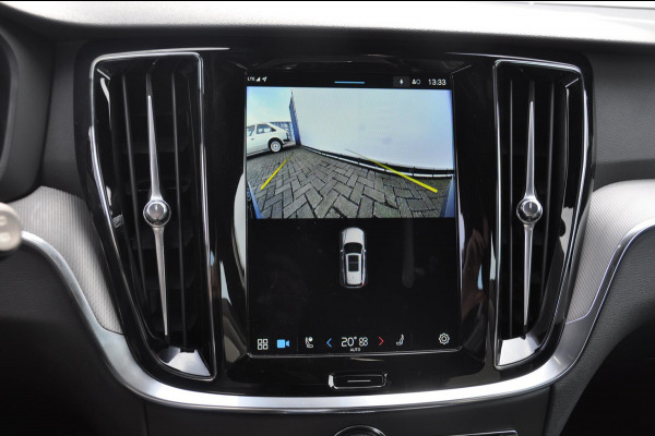 Volvo V60 T6 350PK Automaat Recharge AWD Plus Dark / Long range / 360 Camera / Semi-elektrisch inklapbare trekhaak / Panoramadak / Elektrische voorstoelen met geheugen / Apple Carplay / BLIS / Harman kardon audio /