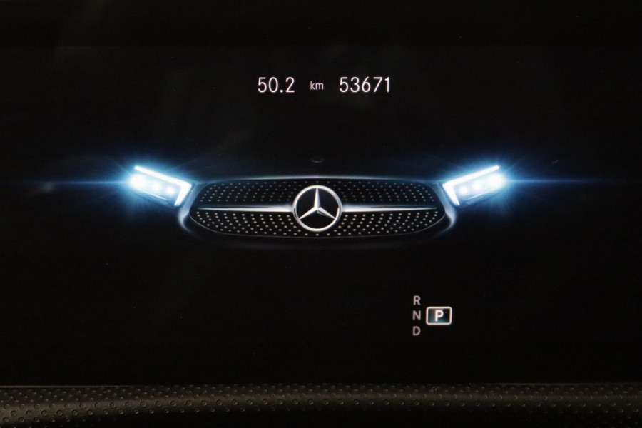 Mercedes-Benz CLA-Klasse 200 Business Solution AMG (PANORAMADAK, SFEERVERLICHTING, STOELVERWARMING, 1e EIGENAAR, GOED ONDERHOUDEN)