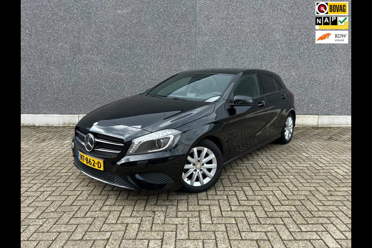 Mercedes-Benz A-Klasse 180 Ambition 4U3 | NAVI | BLUETOOTH | AIRCO | CC | PDC | HALF LEDER | APK T/M 6-9-2025 | AFLEVERBEURT | NAP