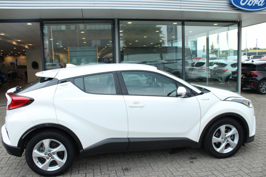 Toyota C-HR 1.8 Hybrid Dynamic Keyless entry | Camera | Cruise control