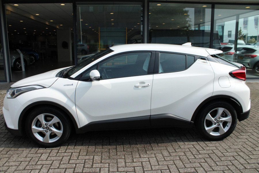 Toyota C-HR 1.8 Hybrid Dynamic Keyless entry | Camera | Cruise control