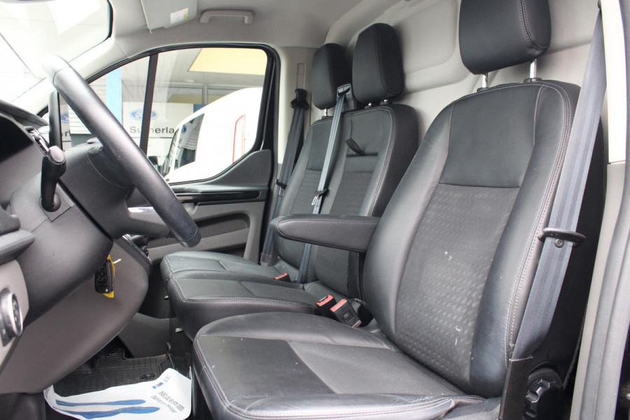 Ford Transit Custom 320 2.0 TDCI L2H1 Sport 185pk | Trekhaak | Omvormer | Stoelverwarming | Voorruitverwarming | Cruise Control | Achteruitrijcamera |