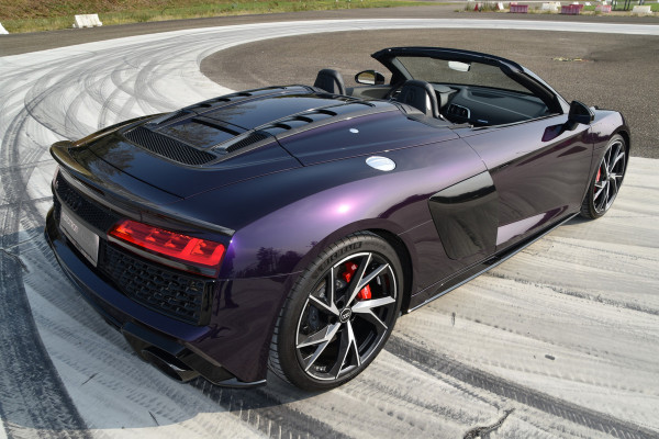 Audi R8 Spyder 5.2 Performance Quattro FACELIFT | KERAMISCH | B&O | CARBON EXTERIEUR | TECHNOLOGY PACK | SPORTUITLAAT | STOELVERWARMING |