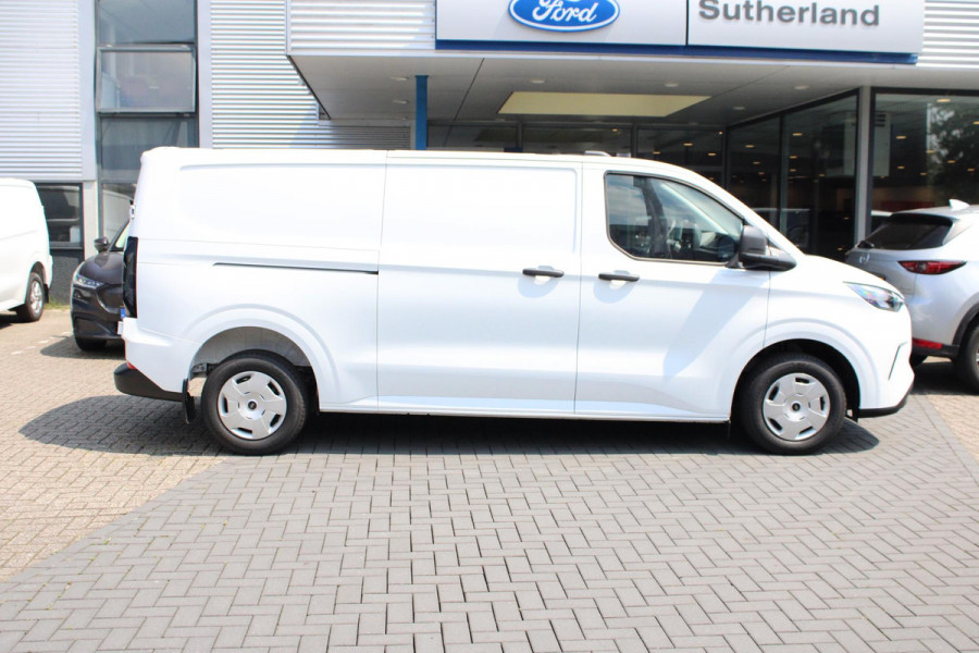 Ford Transit Custom 320 2.0 TDCI L2H1 Trend 136pk | Ford Voorraad | Handmatige regeneratie roetfilter | Laadruimte beschermingspakket (Trend) | Trekhaakvoorbereiding | Centrale dubbele vergrendeling | Navigatie systeem | LED koplampen met automatisch grootlicht | Programmeerbare voertuig interface