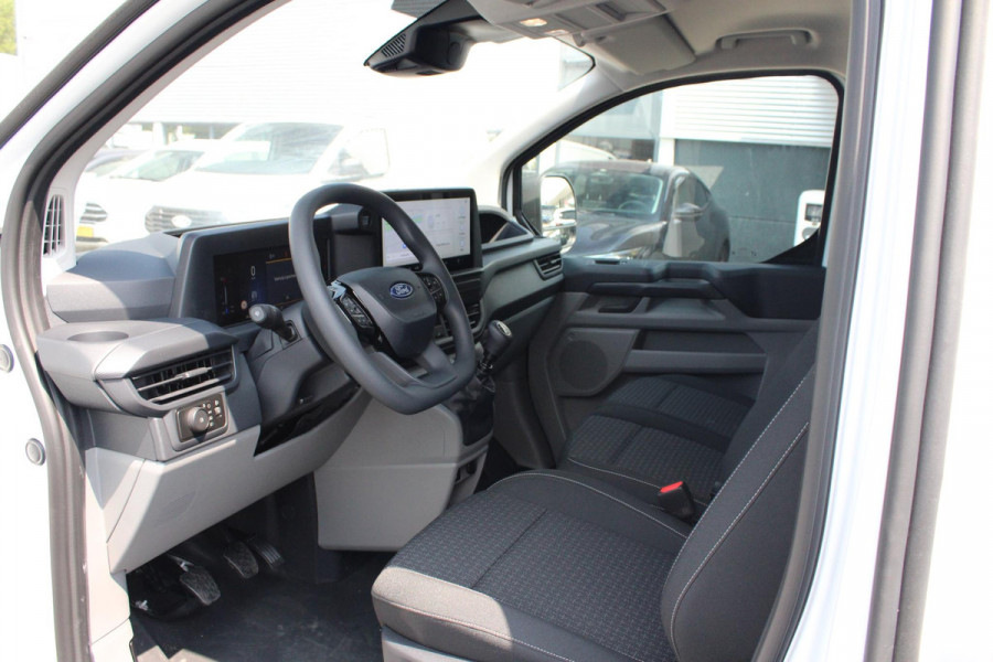 Ford Transit Custom 320 2.0 TDCI L2H1 Trend 136pk | Ford Voorraad | Handmatige regeneratie roetfilter | Laadruimte beschermingspakket (Trend) | Trekhaakvoorbereiding | Centrale dubbele vergrendeling | Navigatie systeem | LED koplampen met automatisch grootlicht | Programmeerbare voertuig interface