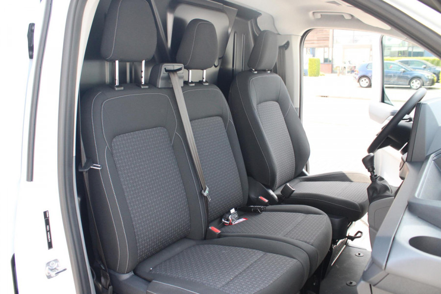 Ford Transit Custom 320 2.0 TDCI L2H1 Trend 136pk | Ford Voorraad | Handmatige regeneratie roetfilter | Laadruimte beschermingspakket (Trend) | Trekhaakvoorbereiding | Centrale dubbele vergrendeling | Navigatie systeem | LED koplampen met automatisch grootlicht | Programmeerbare voertuig interface