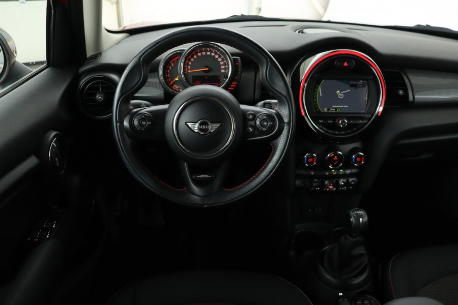 MINI Cooper 1.5 Business | 51.000km NAP | Climate control | PDC | Navigatie | Bluetooth | Cruise control