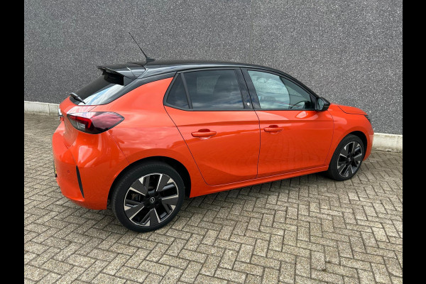 Opel CORSA-E GS Line 50 kWh | APPLE CARPLAY/ANDROID AUTO | NAVI | STOELVERWARMING | APK T/M 13-9-2025 | NIEUWSTAAT