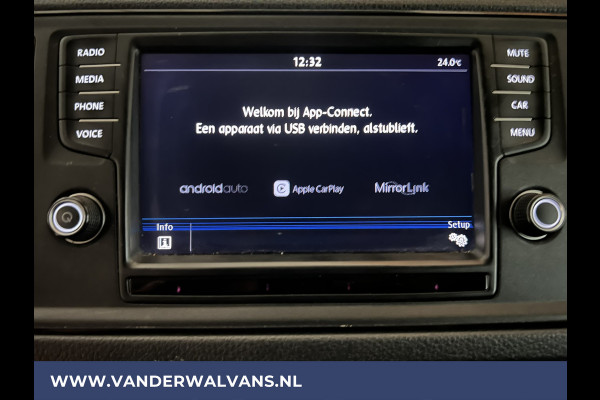 Volkswagen Crafter 35 2.0 TDI 177pk L4H3 L3H2 Euro6 Airco | 3500kg Trekhaak | Apple Carplay | stoelverwarming Android auto, bijrijdersbank