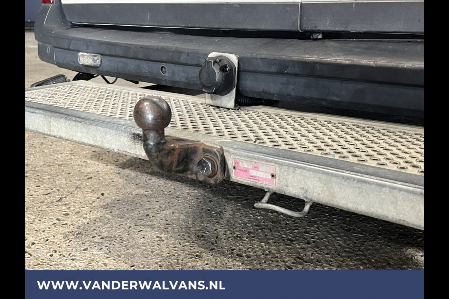 Volkswagen Crafter 35 2.0 TDI 177pk L4H3 L3H2 Euro6 Airco | 3500kg Trekhaak | Apple Carplay | stoelverwarming Android auto, bijrijdersbank