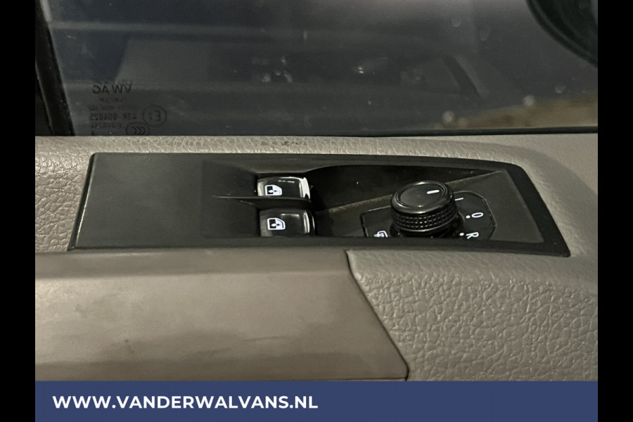 Volkswagen Crafter 35 2.0 TDI 177pk L4H3 L3H2 Euro6 Airco | 3500kg Trekhaak | Apple Carplay | stoelverwarming Android auto, bijrijdersbank