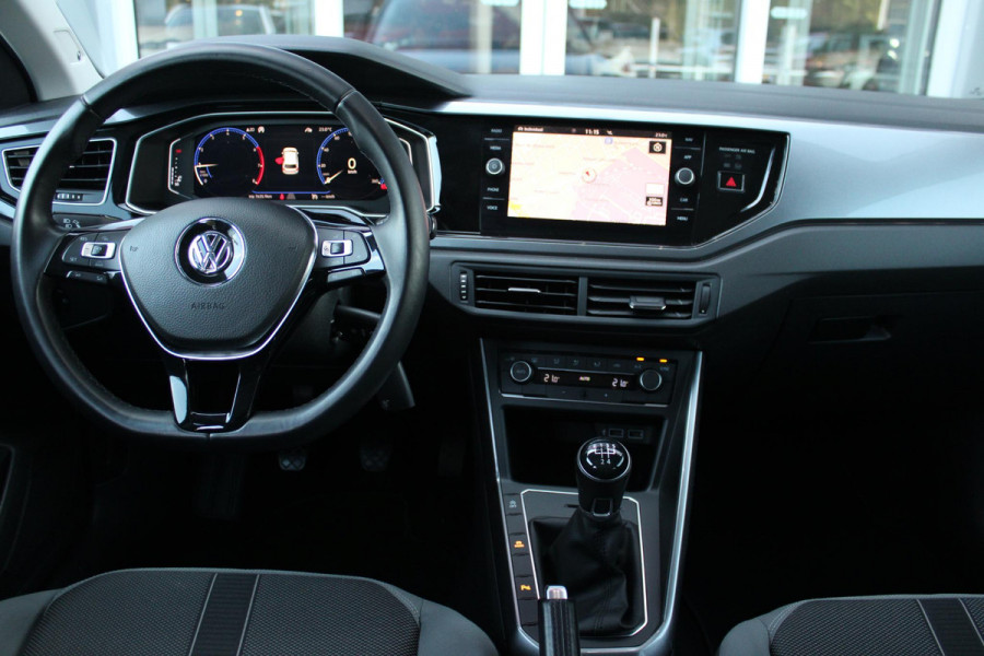 Volkswagen Polo 1.0 TSI 95PK HIGHLINE | PANORAMISCH SCHUIF/KANTEL DAK | BEATS AUDIO SYSTEM | FULL LED KOPLAMPEN | VIRTUAL COCKPIT | CLIMATE CONTROL | ADAPTIVE CRUISE CONTROL | APPLE CARPLAY/ANDROID AUTO | NAVIGATIE | ACHTERUITRIJ CAMERA | 18" LICHTMETALEN VELGEN | ALL SEASON BANDEN | EERSTE EIGENAAR! |