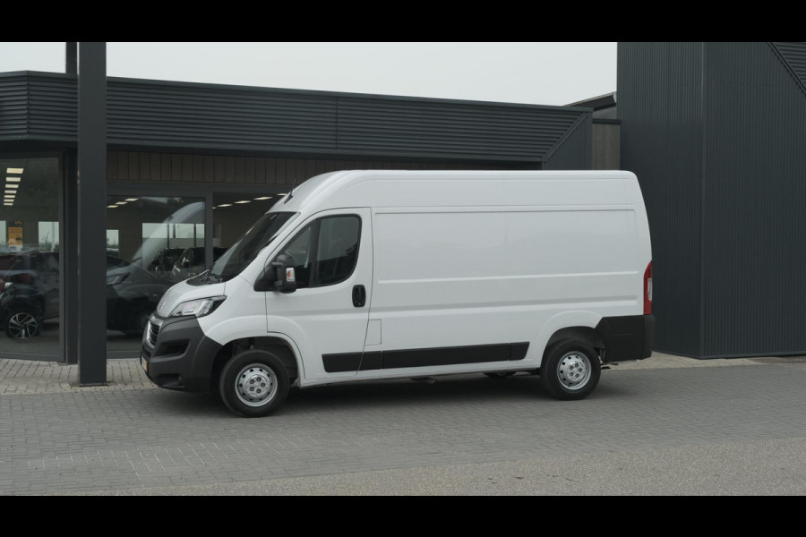 Peugeot Boxer 330 2.2 BlueHDi 120 L2H2 Premium | Trekhaak | Parkeersensoren | Navigatie | Vloerplaat