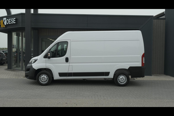 Peugeot Boxer 330 2.2 BlueHDi 120 L2H2 Premium | Trekhaak | Parkeersensoren | Navigatie | Vloerplaat